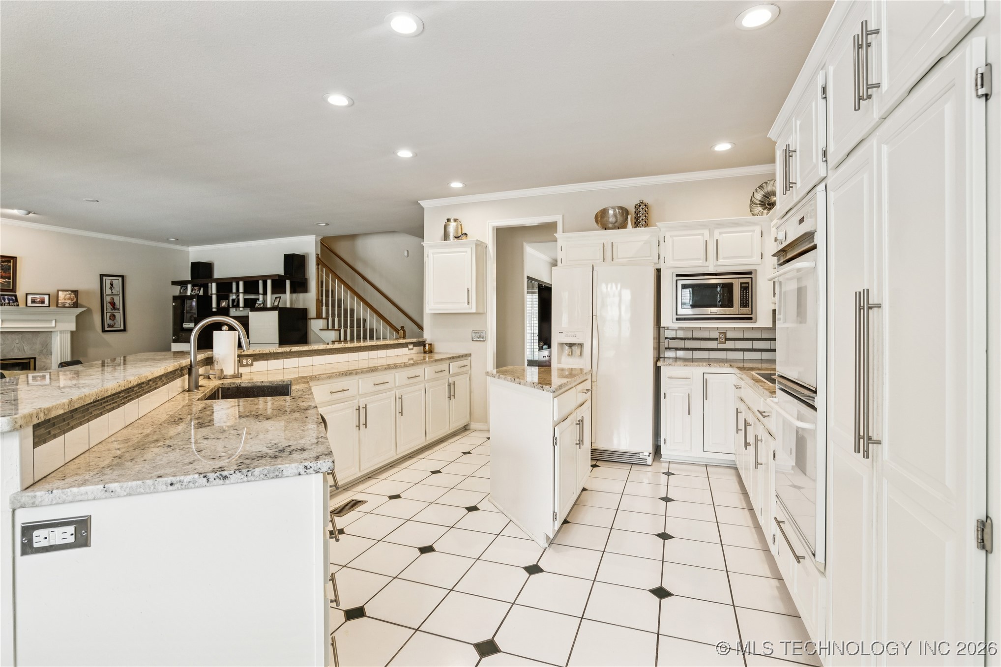 10230 S Hudson Place Property Photo 14