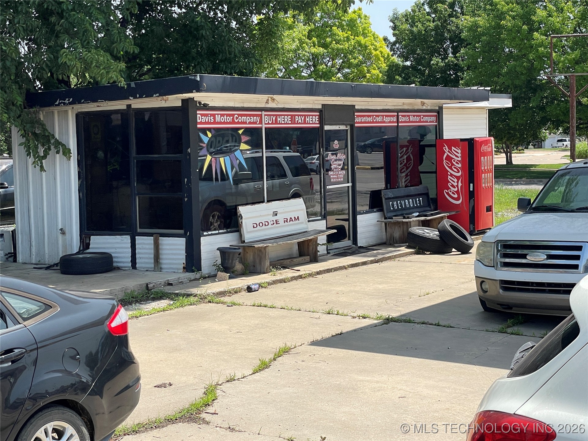 1002 W Main Street Property Photo 2