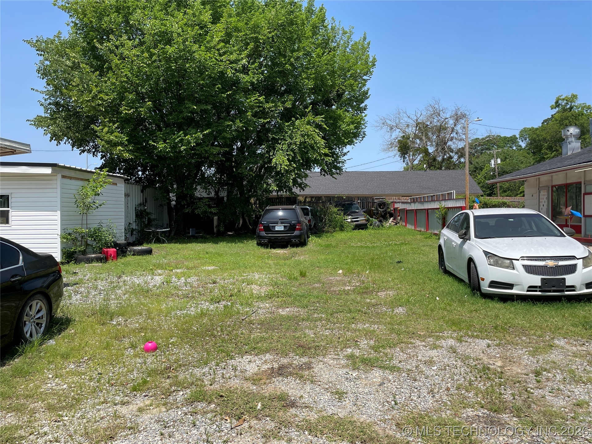 1002 W Main Street Property Photo 7