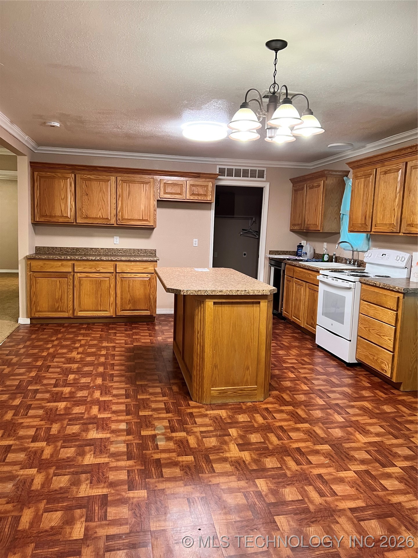 2600155 Property Photo 6