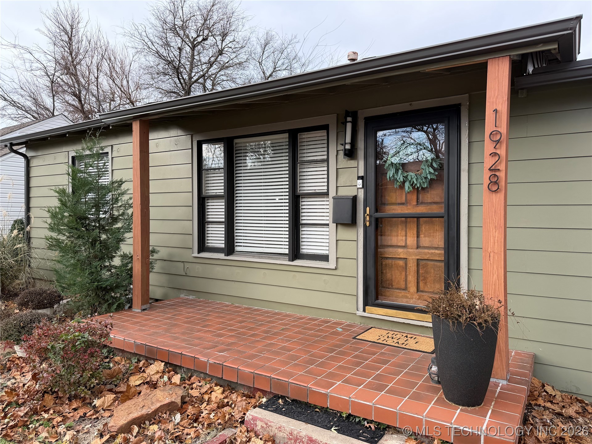 1928 S Indianapolis Avenue Property Photo 1