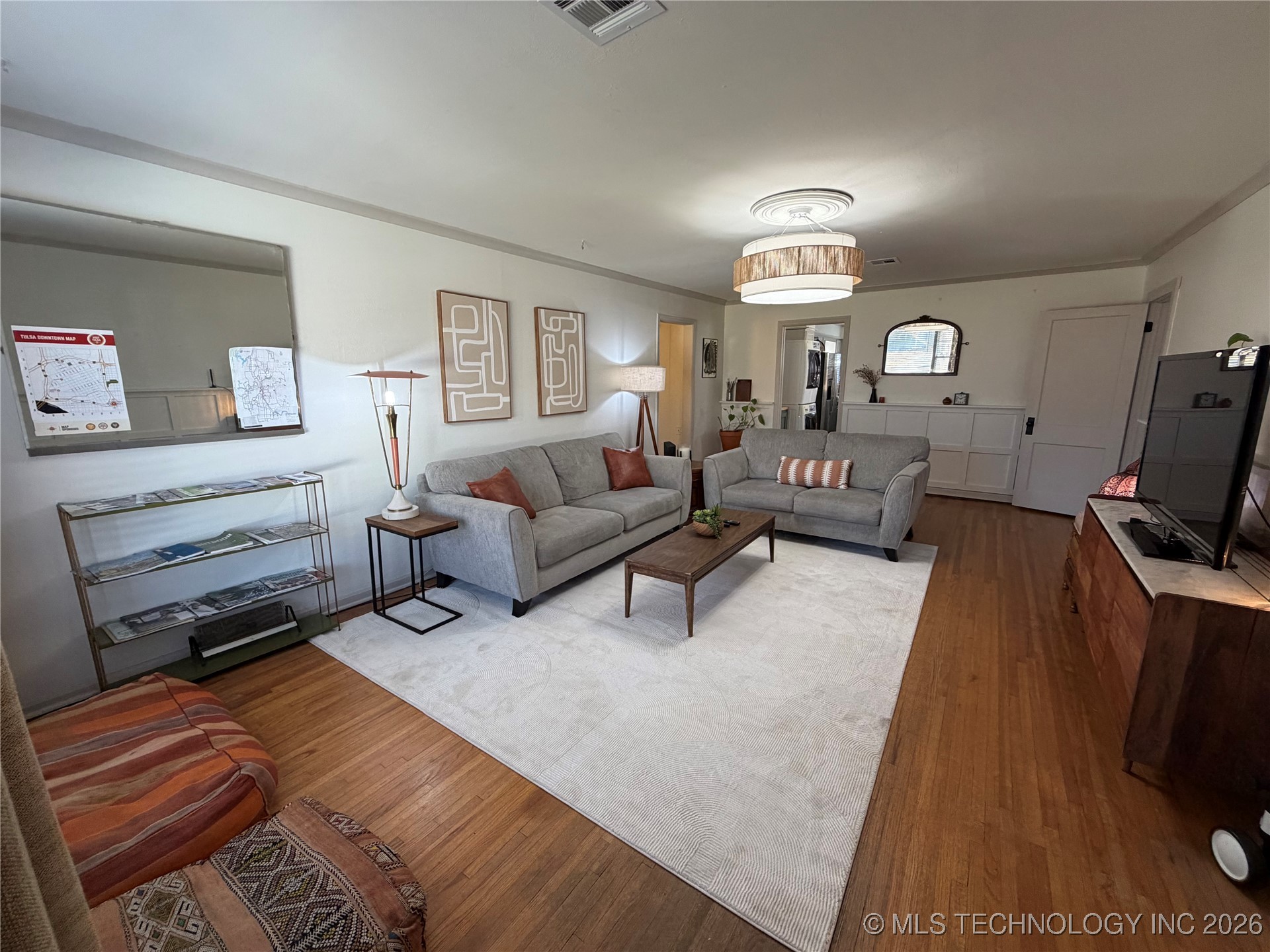 1928 S Indianapolis Avenue Property Photo 2