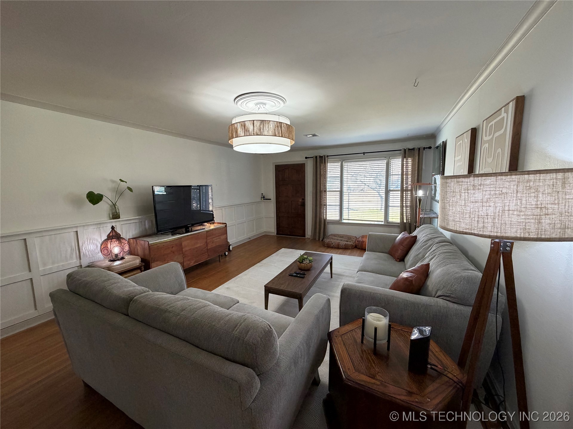 1928 S Indianapolis Avenue Property Photo 3