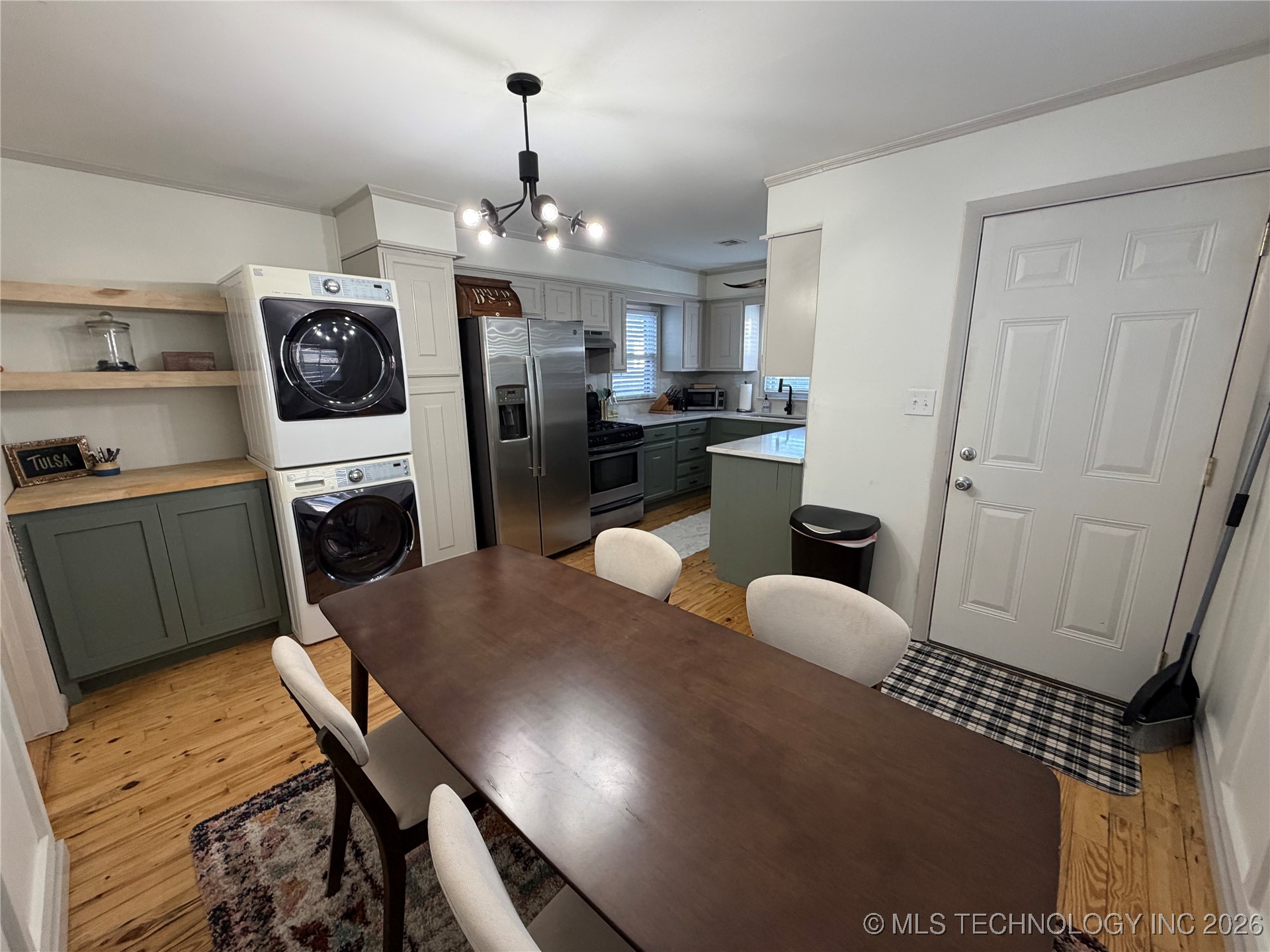 1928 S Indianapolis Avenue Property Photo 6