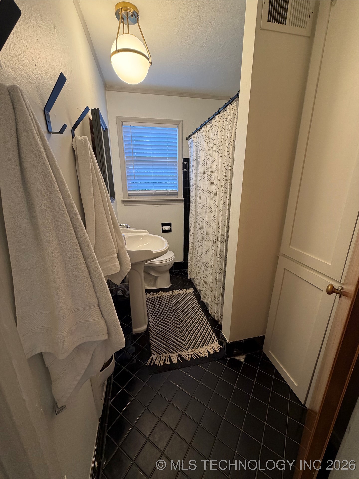 1928 S Indianapolis Avenue Property Photo 16