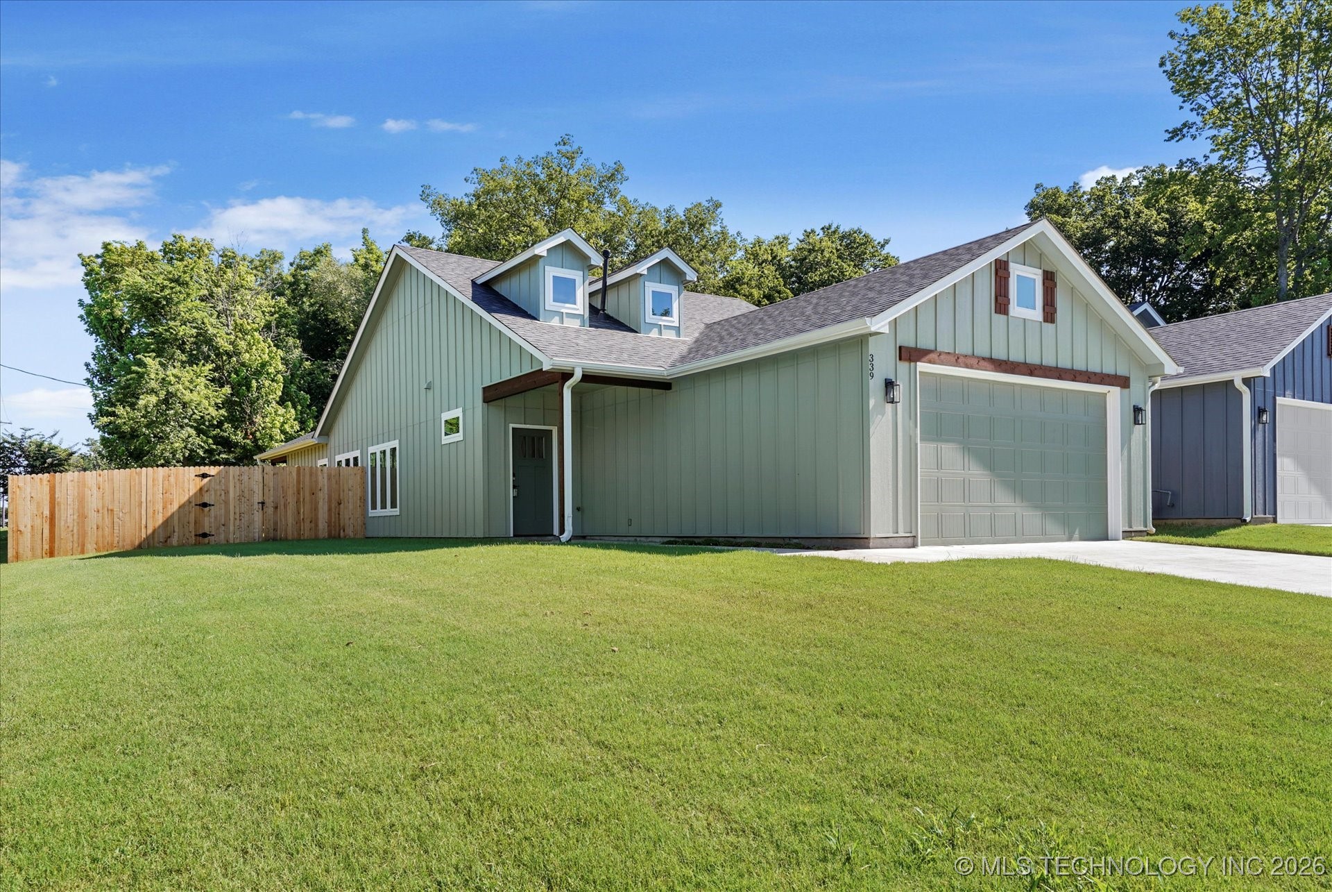 339 W Hickory Street Property Photo 2