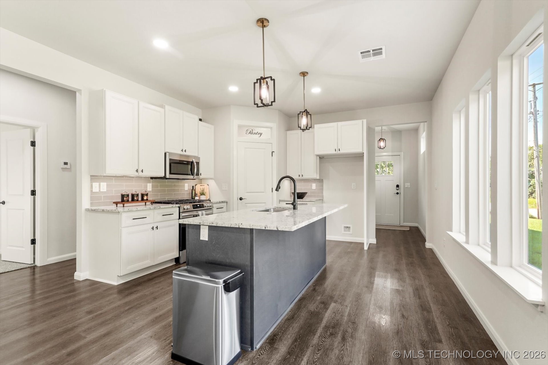 339 W Hickory Street Property Photo 5