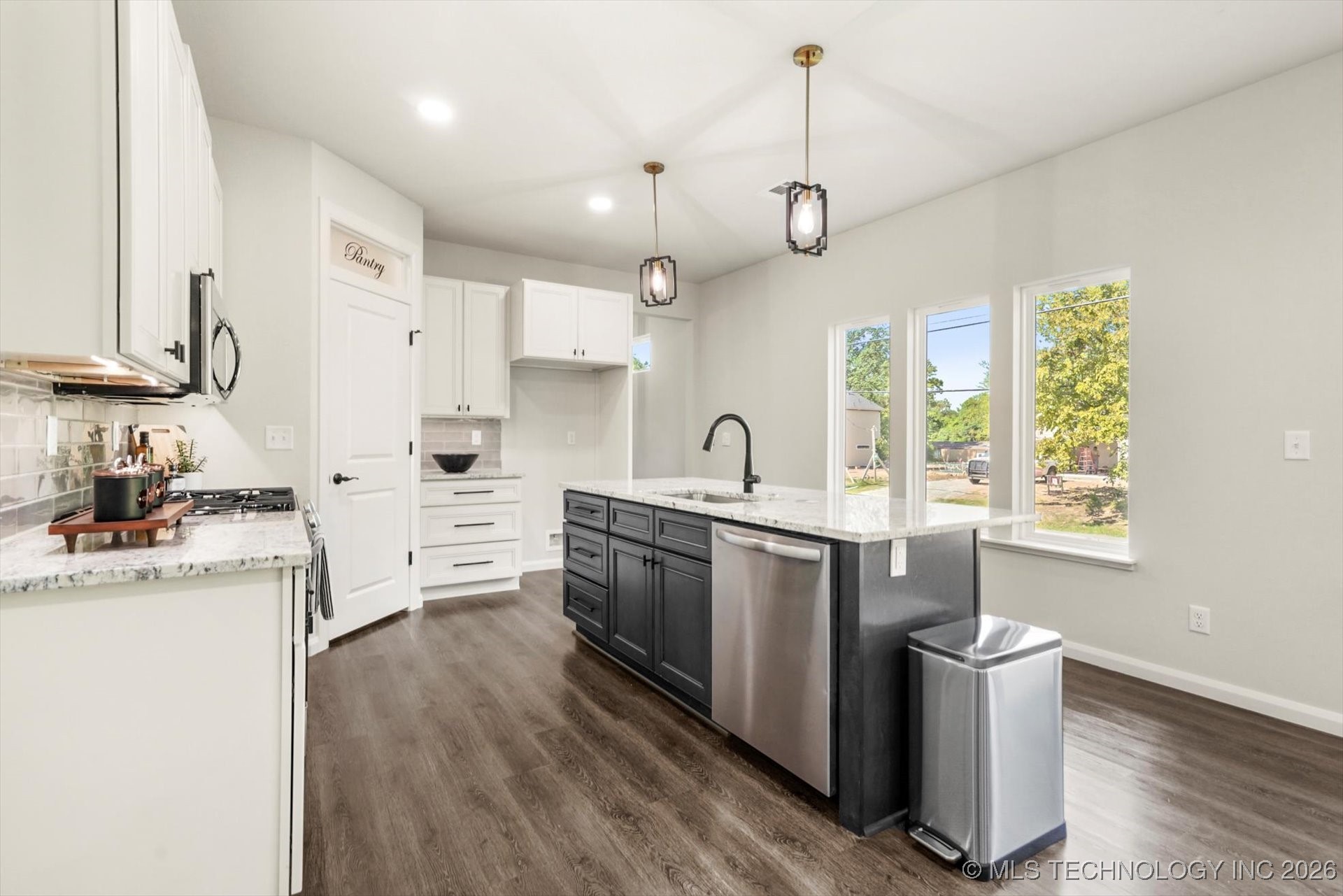 339 W Hickory Street Property Photo 6