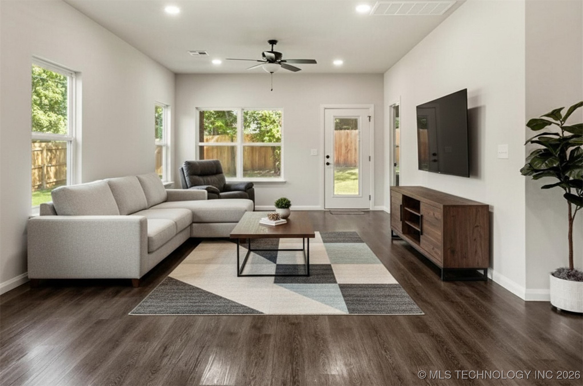 339 W Hickory Street Property Photo 15