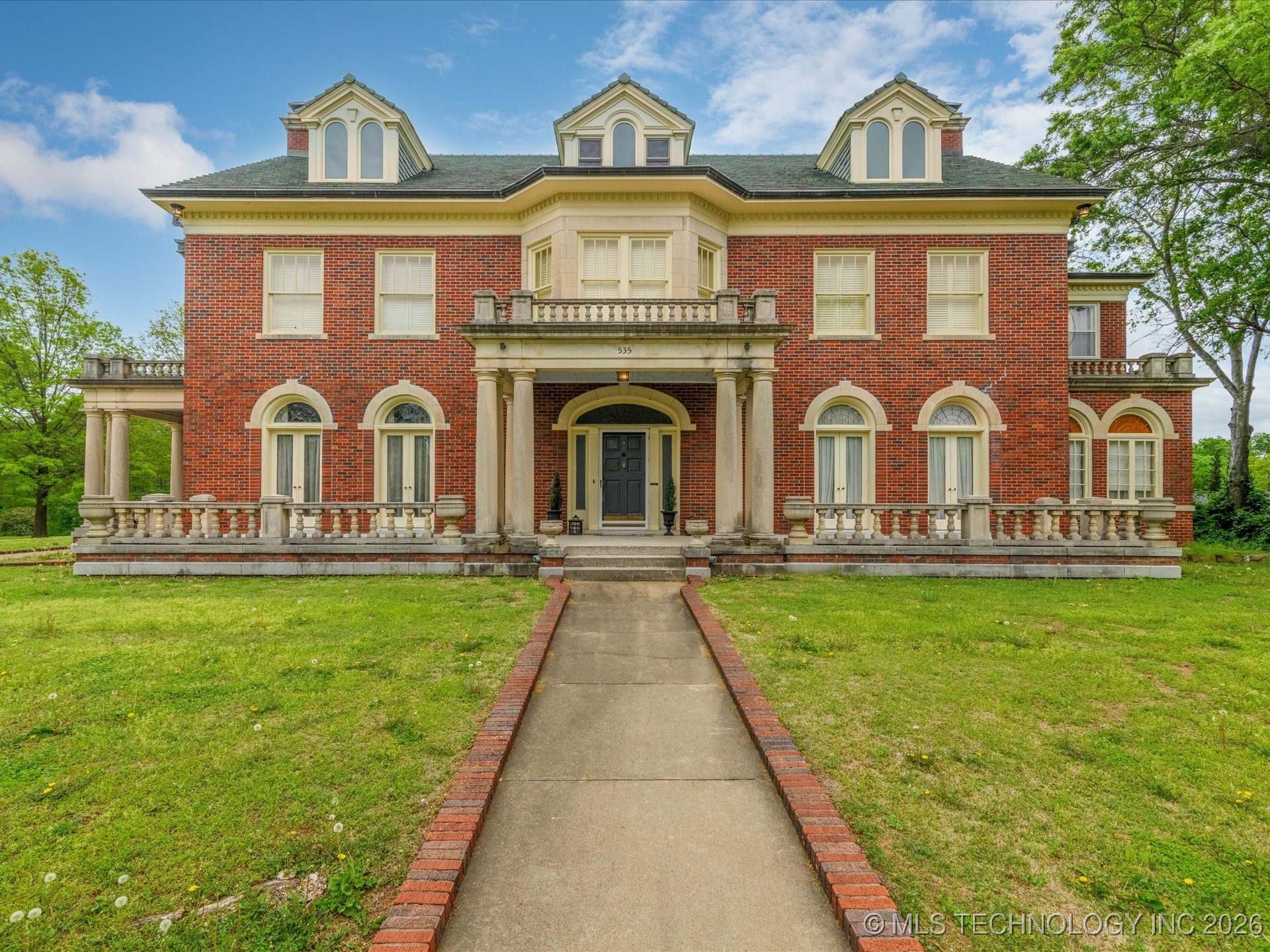 535 E 14th Street Property Photo 2