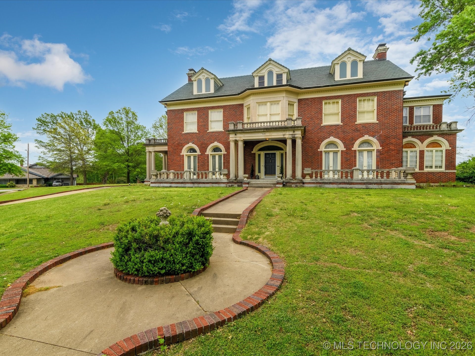 535 E 14th Street Property Photo 3