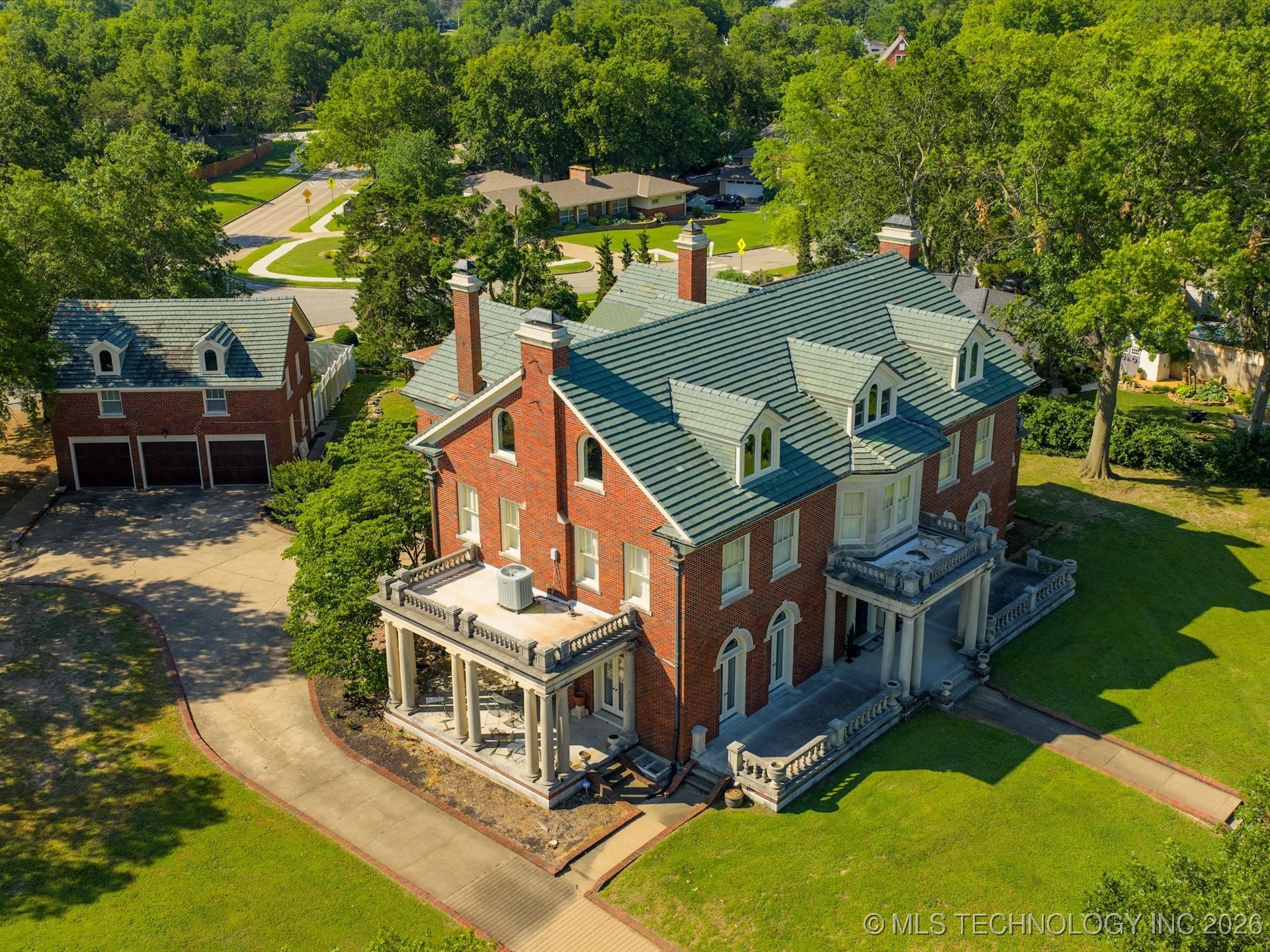 535 E 14th Street Property Photo 4