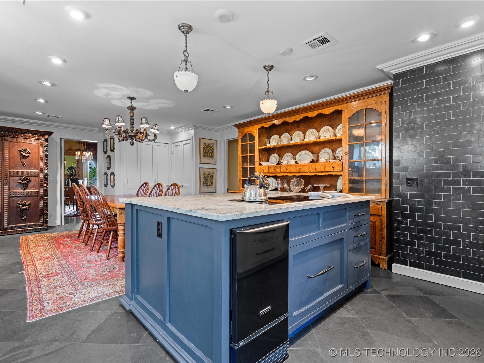 535 E 14th Street Property Photo 13