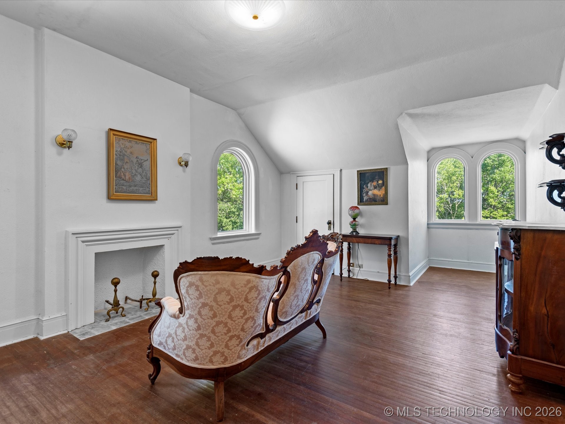 535 E 14th Street Property Photo 37