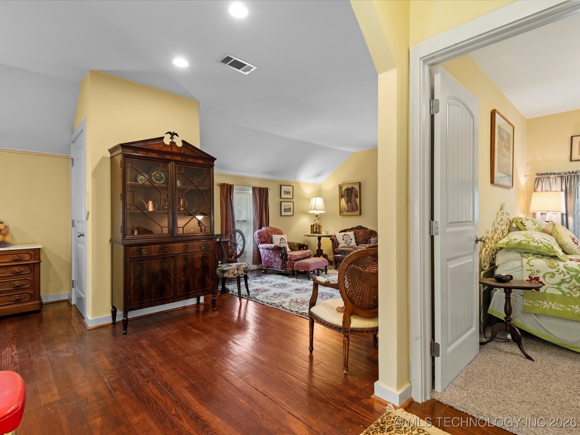 535 E 14th Street Property Photo 39