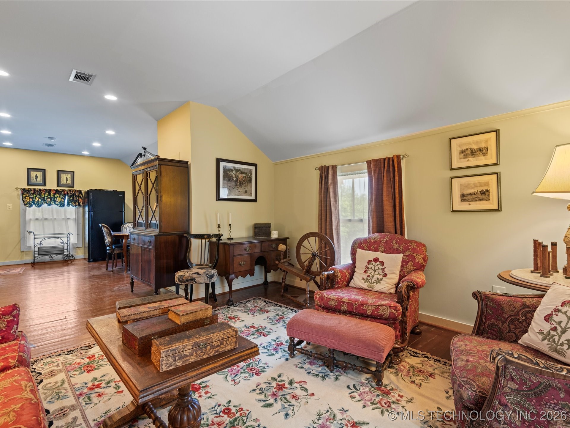 535 E 14th Street Property Photo 40