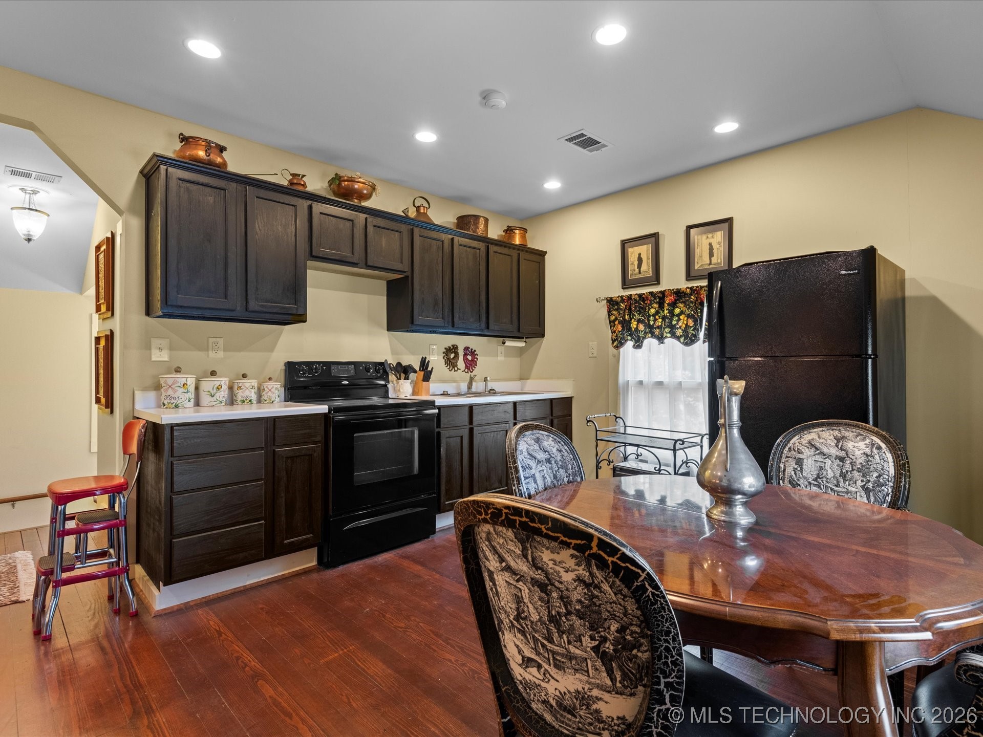 535 E 14th Street Property Photo 41