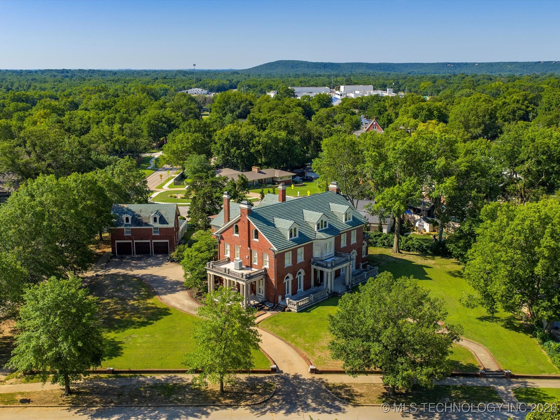 535 E 14th Street Property Photo 45