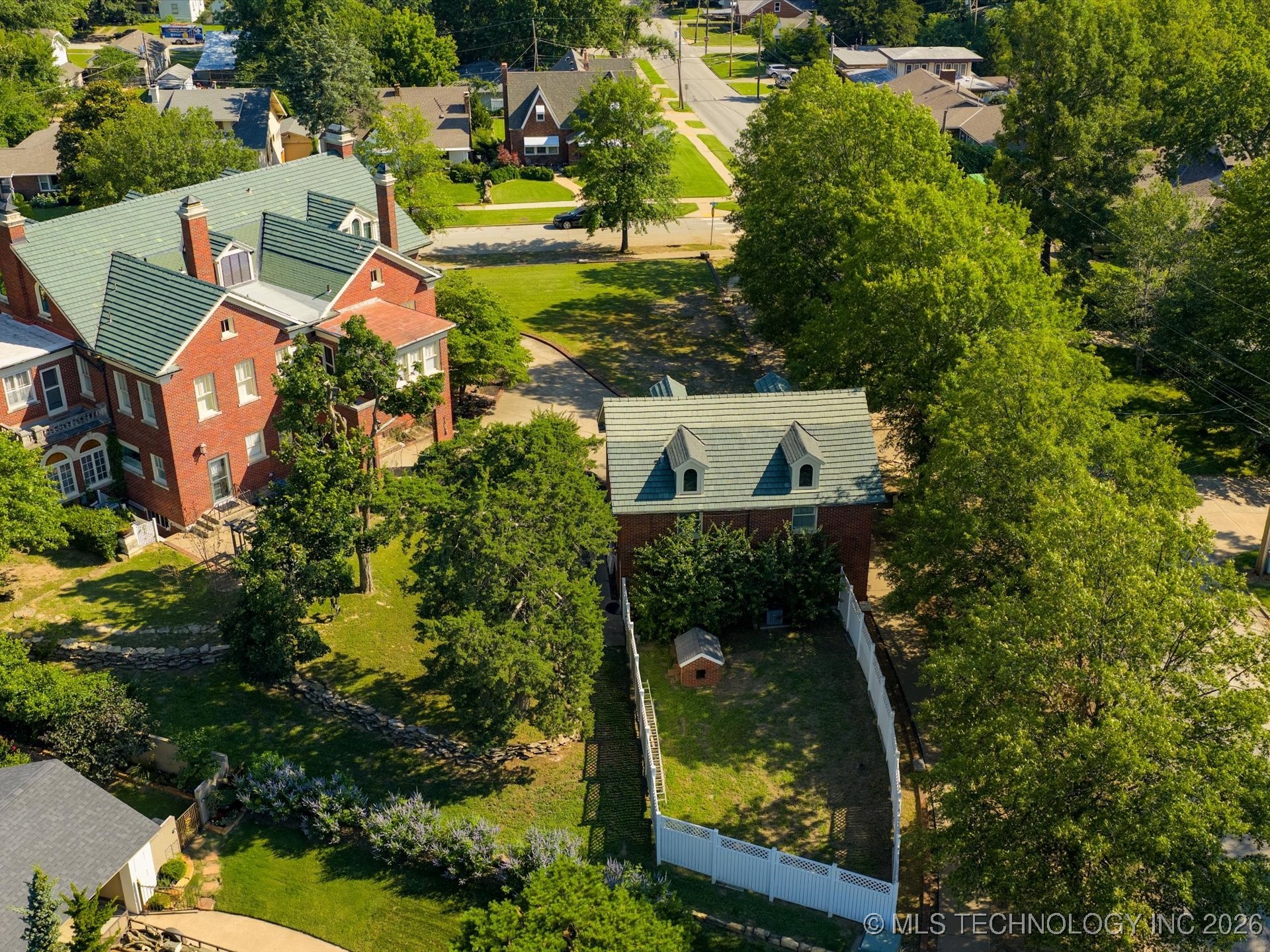 535 E 14th Street Property Photo 46