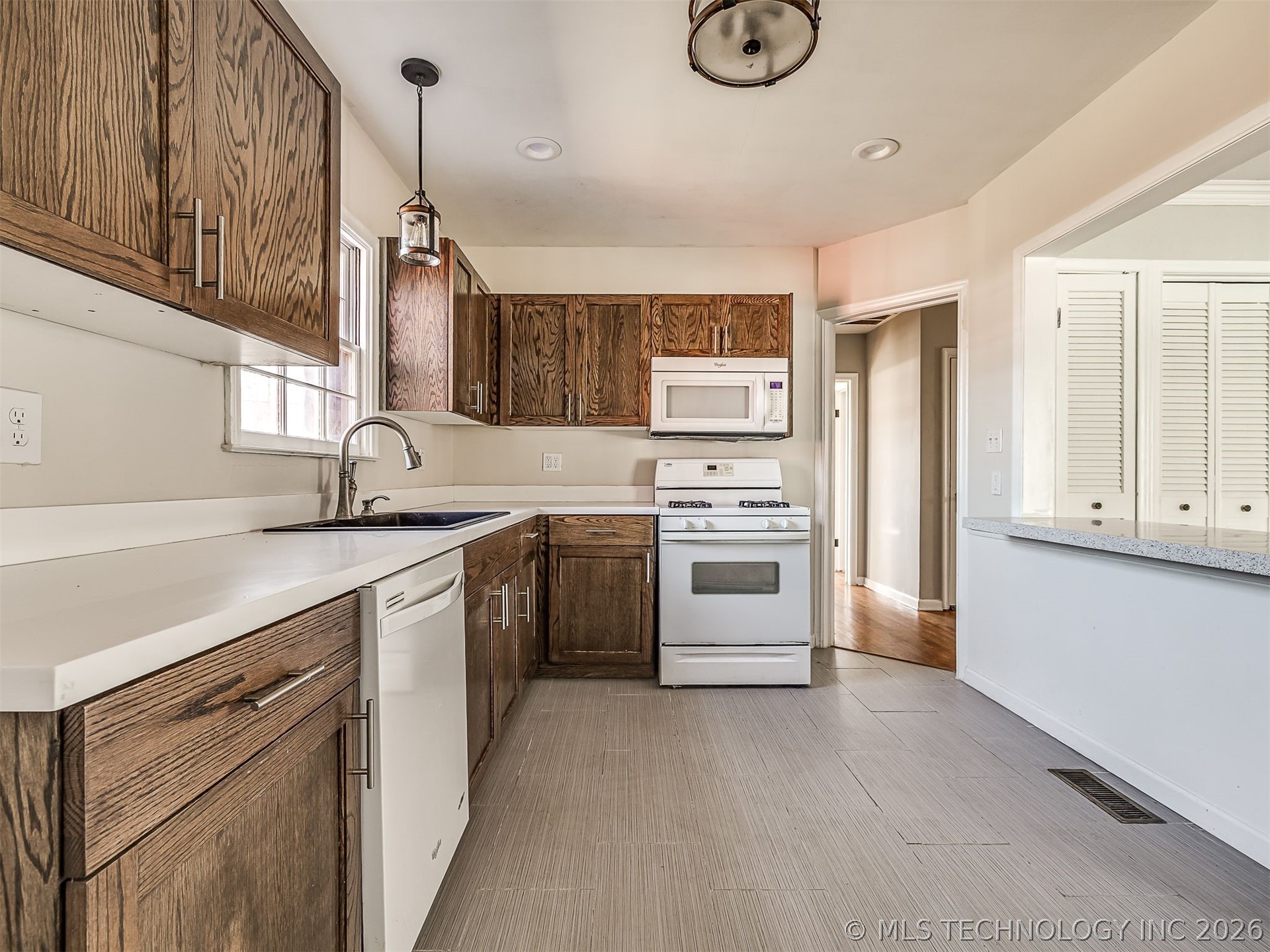 3923 E 11th Place Property Photo 24