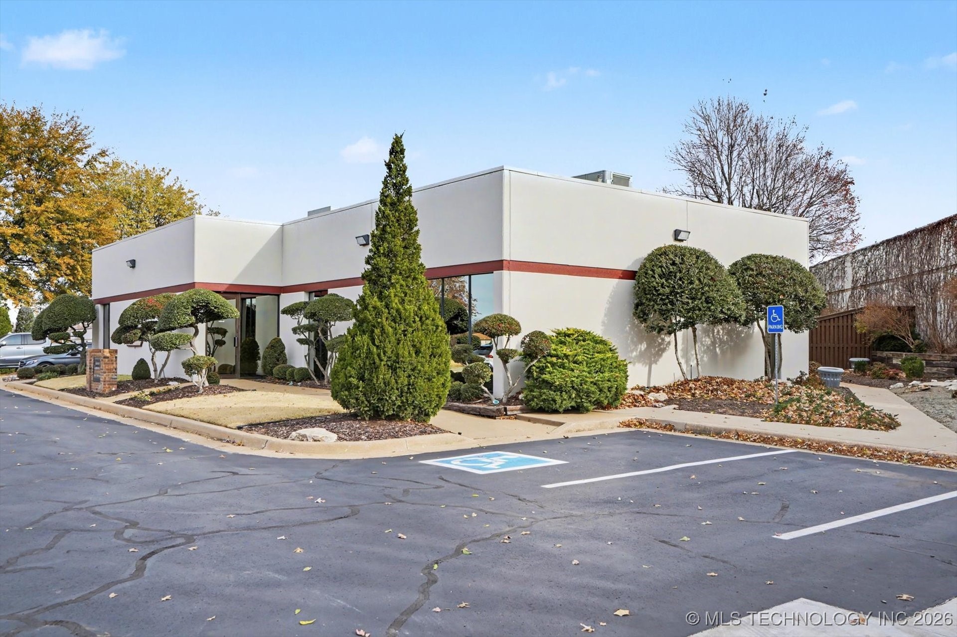 3103 S Juniper Avenue Property Photo 2