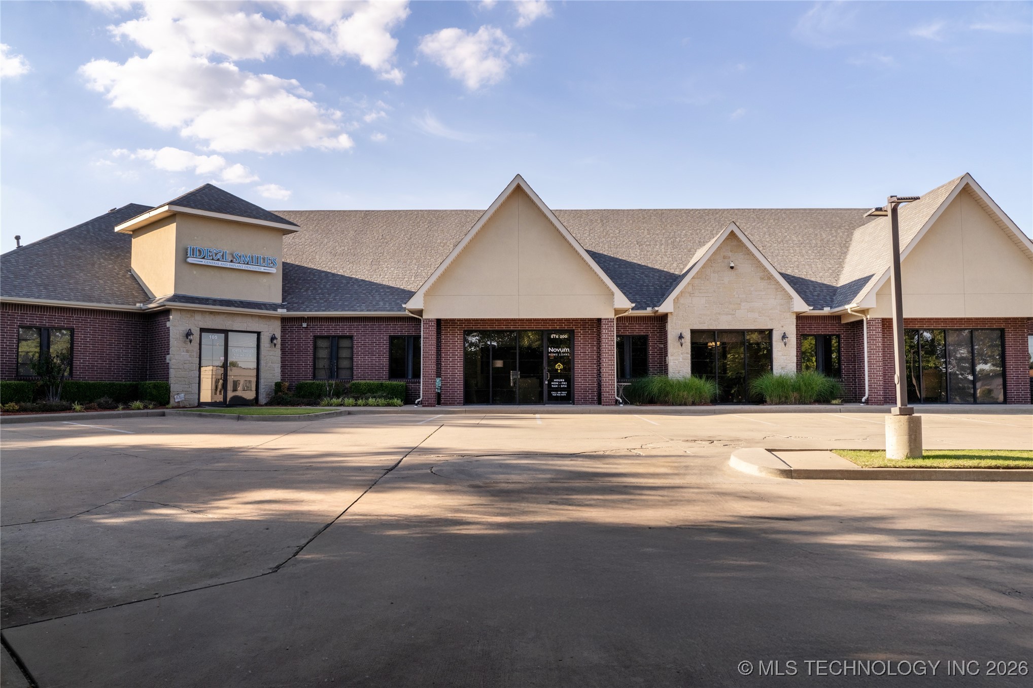 8126 S Mingo Road Property Photo 1