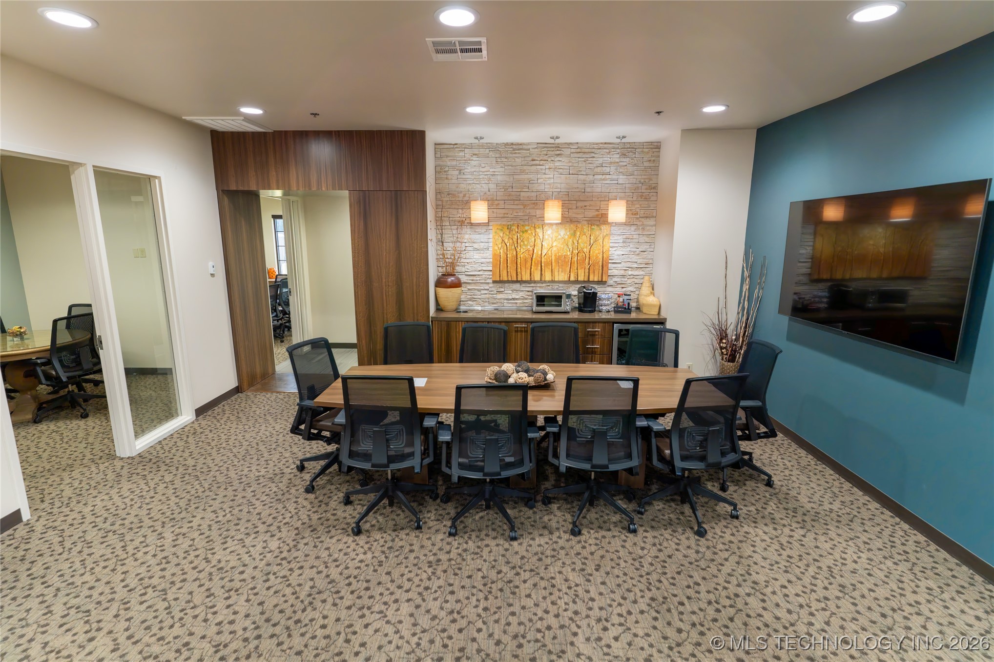 8126 S Mingo Road Property Photo 4