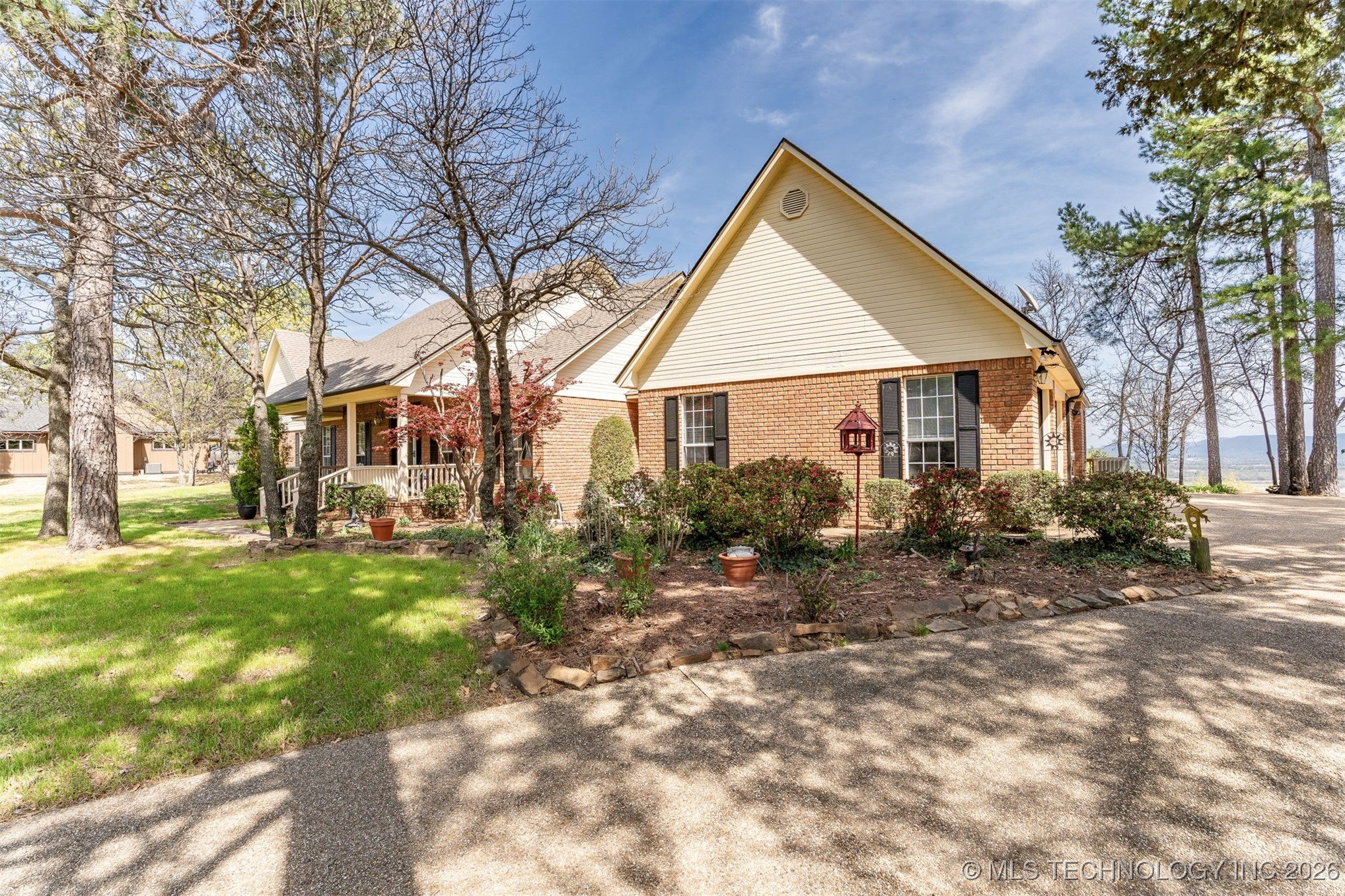 100 Winters Way Property Photo 3