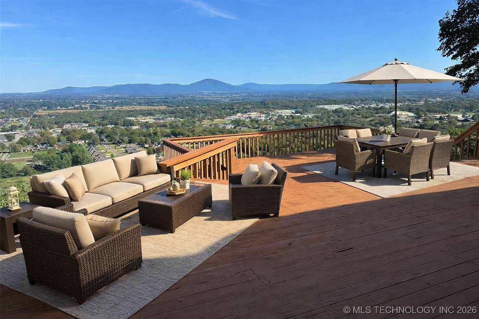 100 Winters Way Property Photo 4