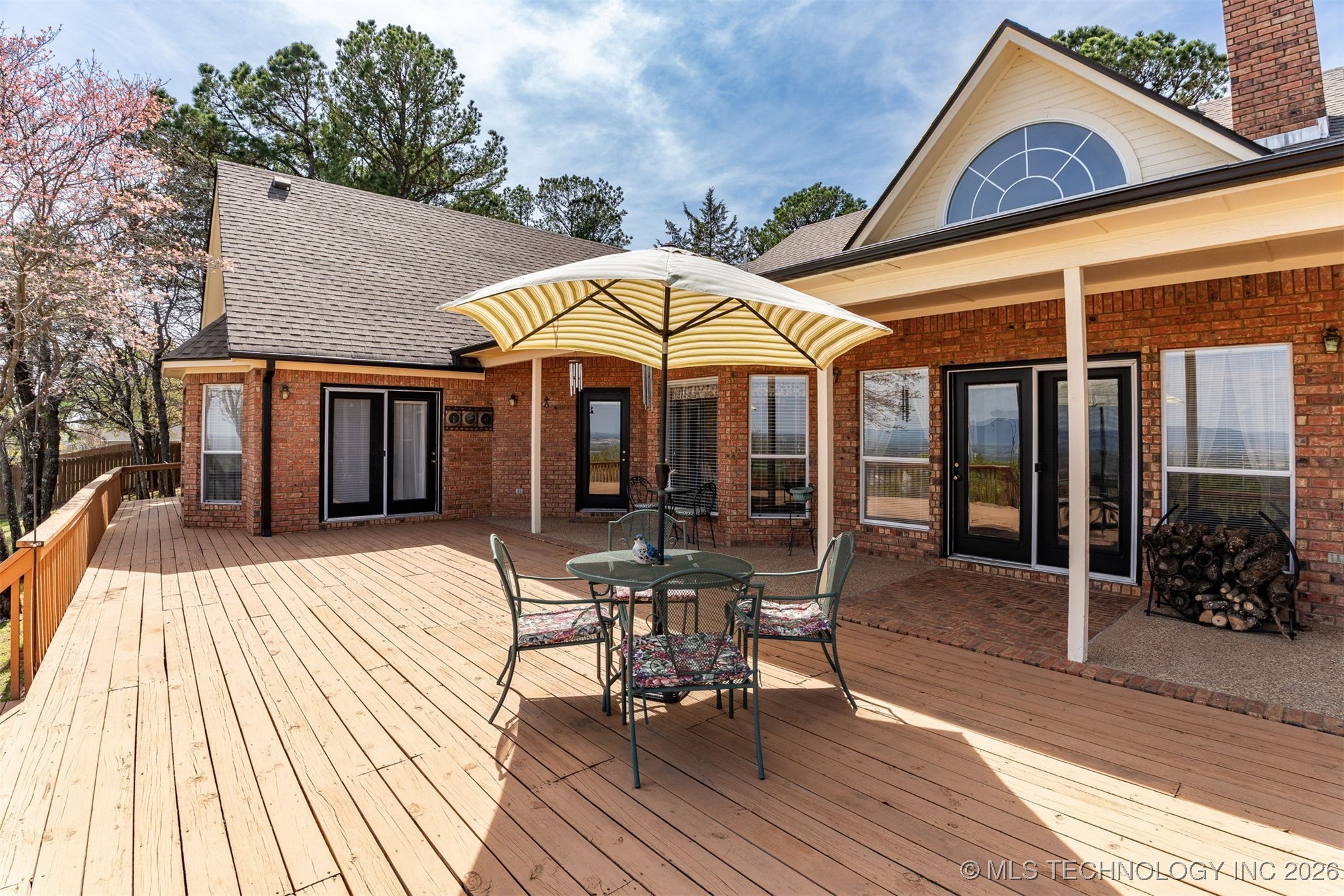 100 Winters Way Property Photo 5