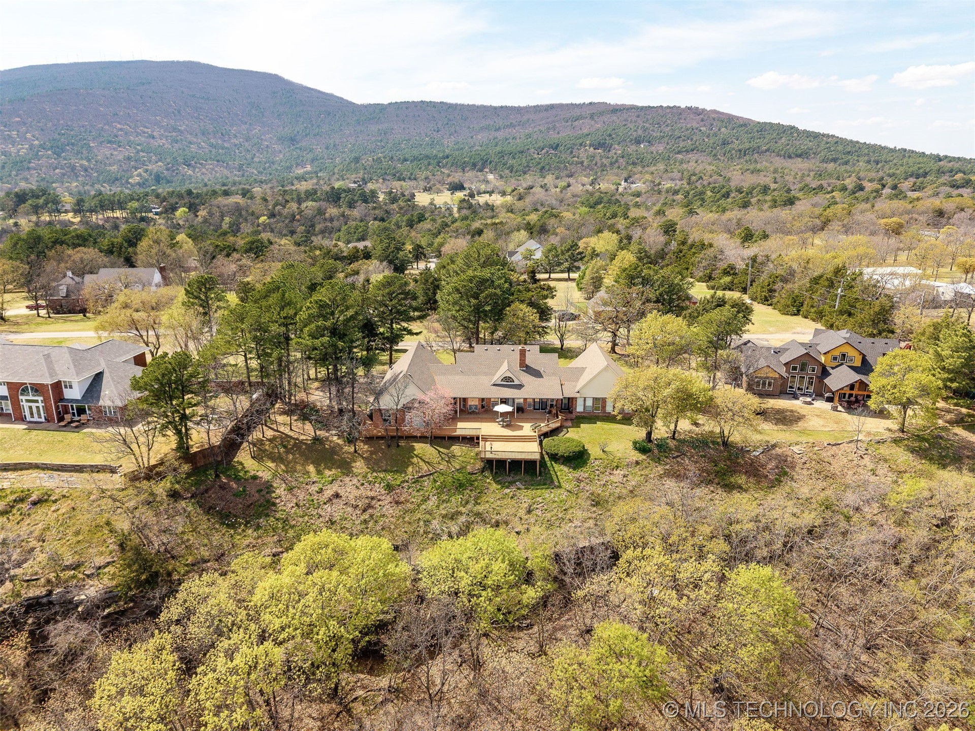 100 Winters Way Property Photo 6