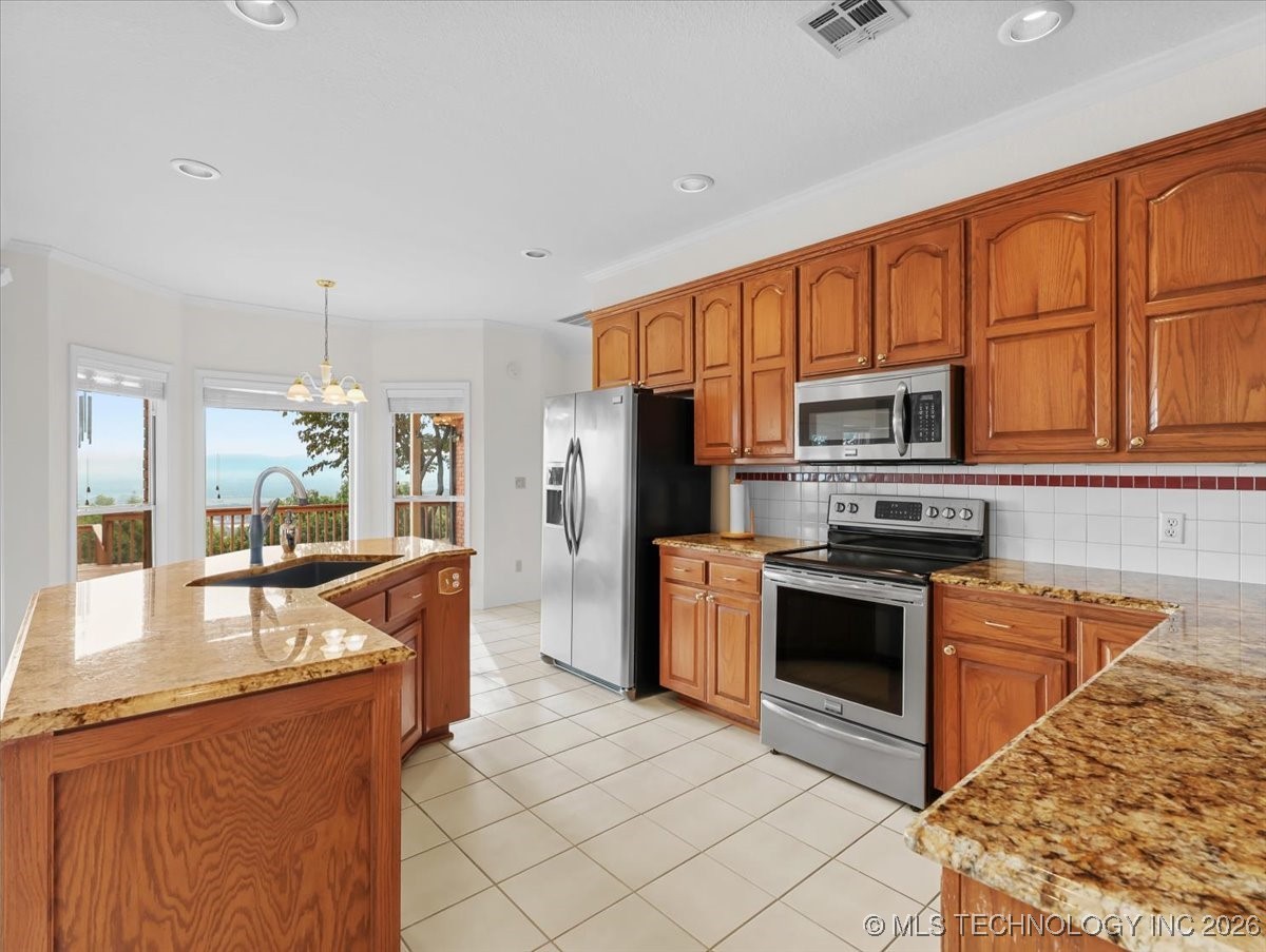 100 Winters Way Property Photo 16