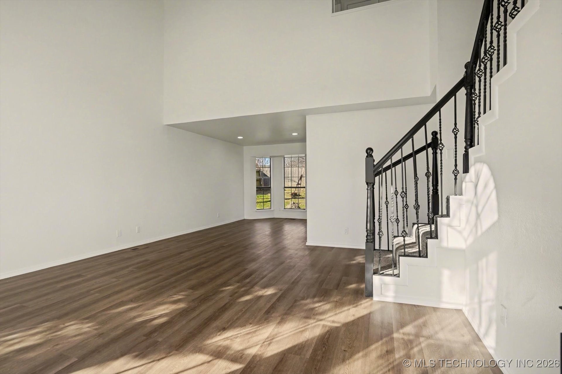 9240 S 95th East Avenue Property Photo 3