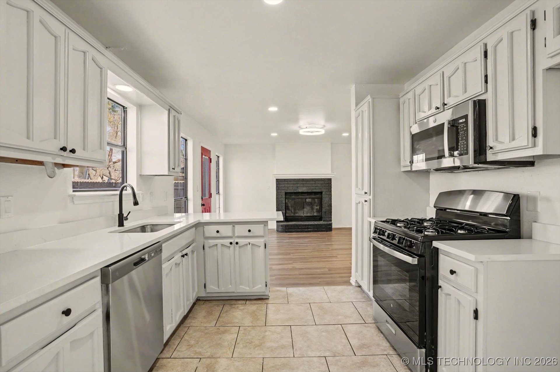 9240 S 95th East Avenue Property Photo 9