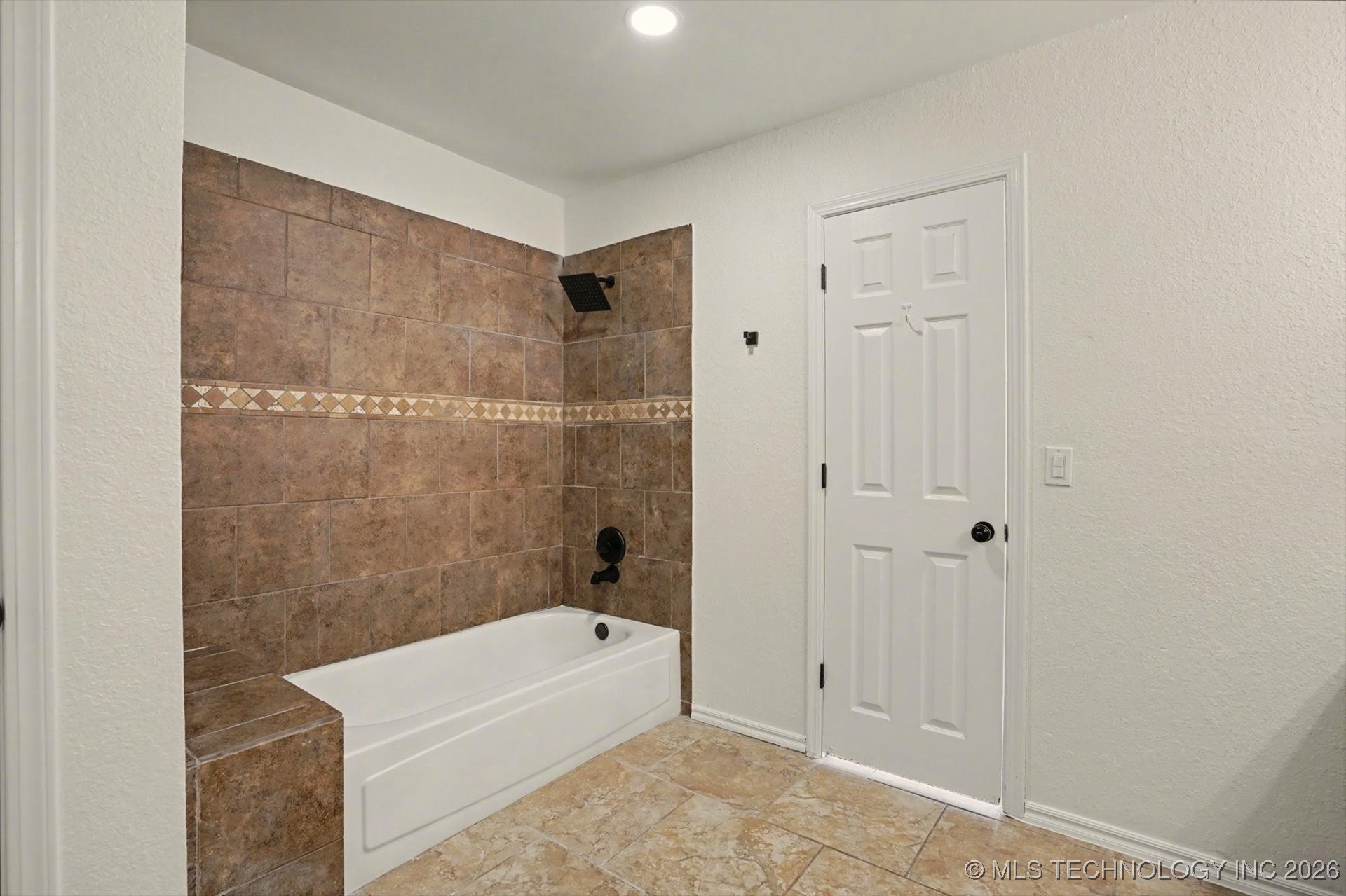 9240 S 95th East Avenue Property Photo 27