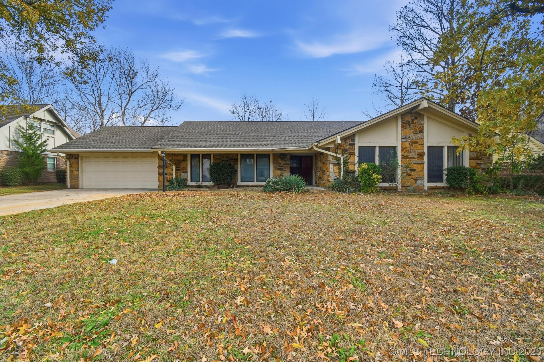 6635 S 76th Avenue E Property Photo 1