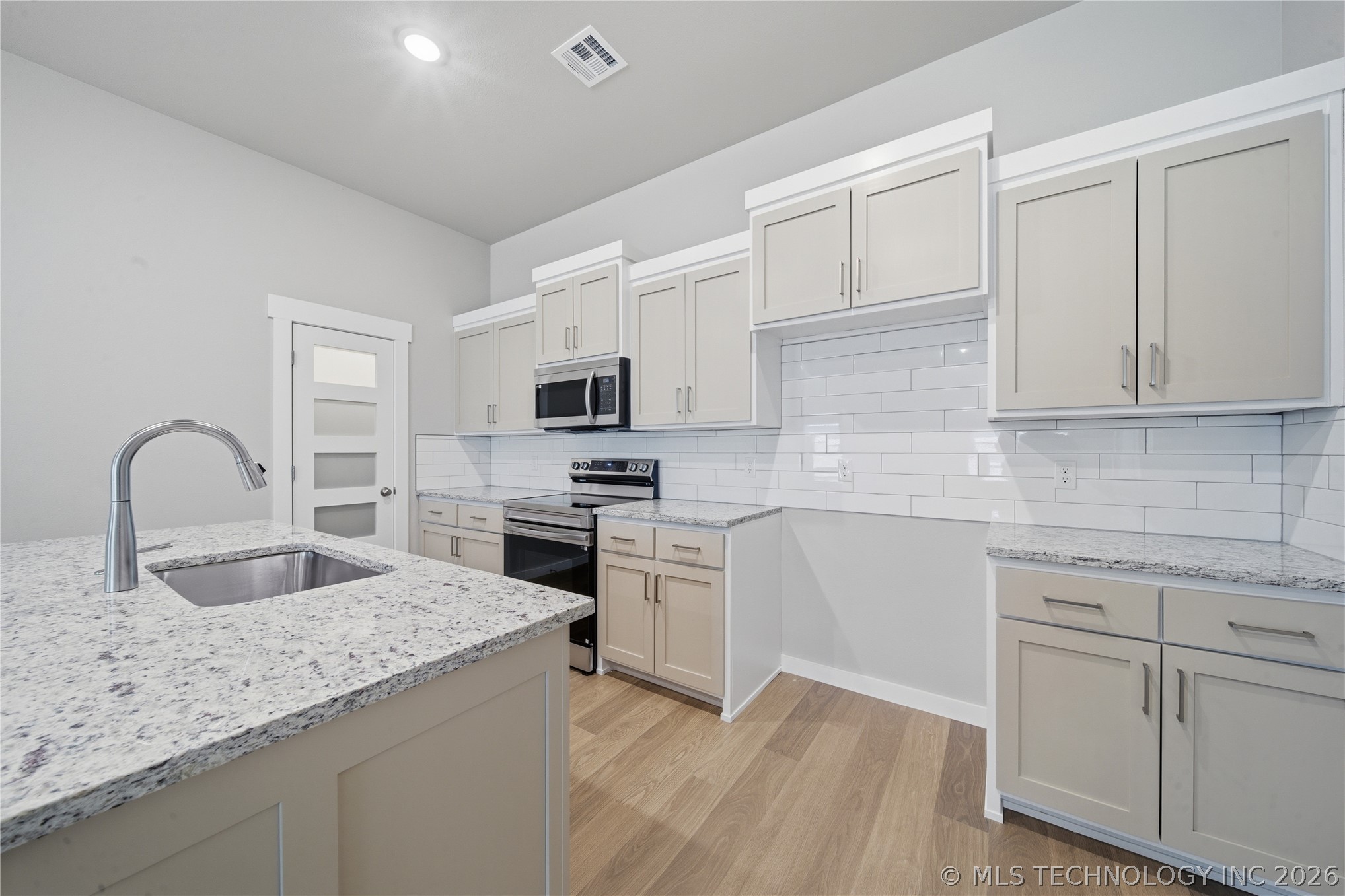 14627 E 39th Place S Property Photo 10