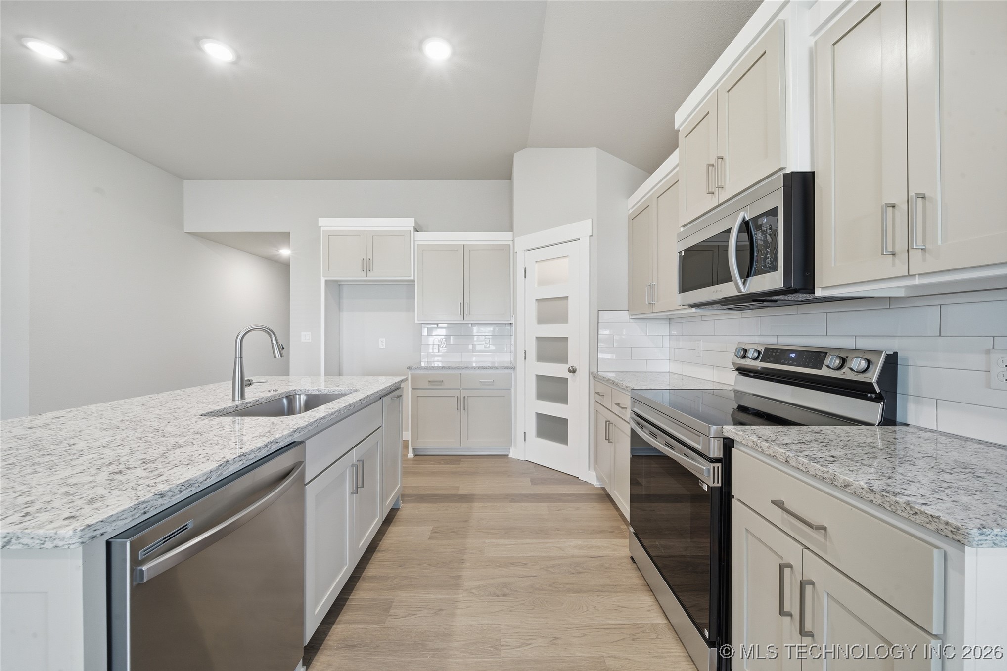 14635 E 39th Place S Property Photo 10