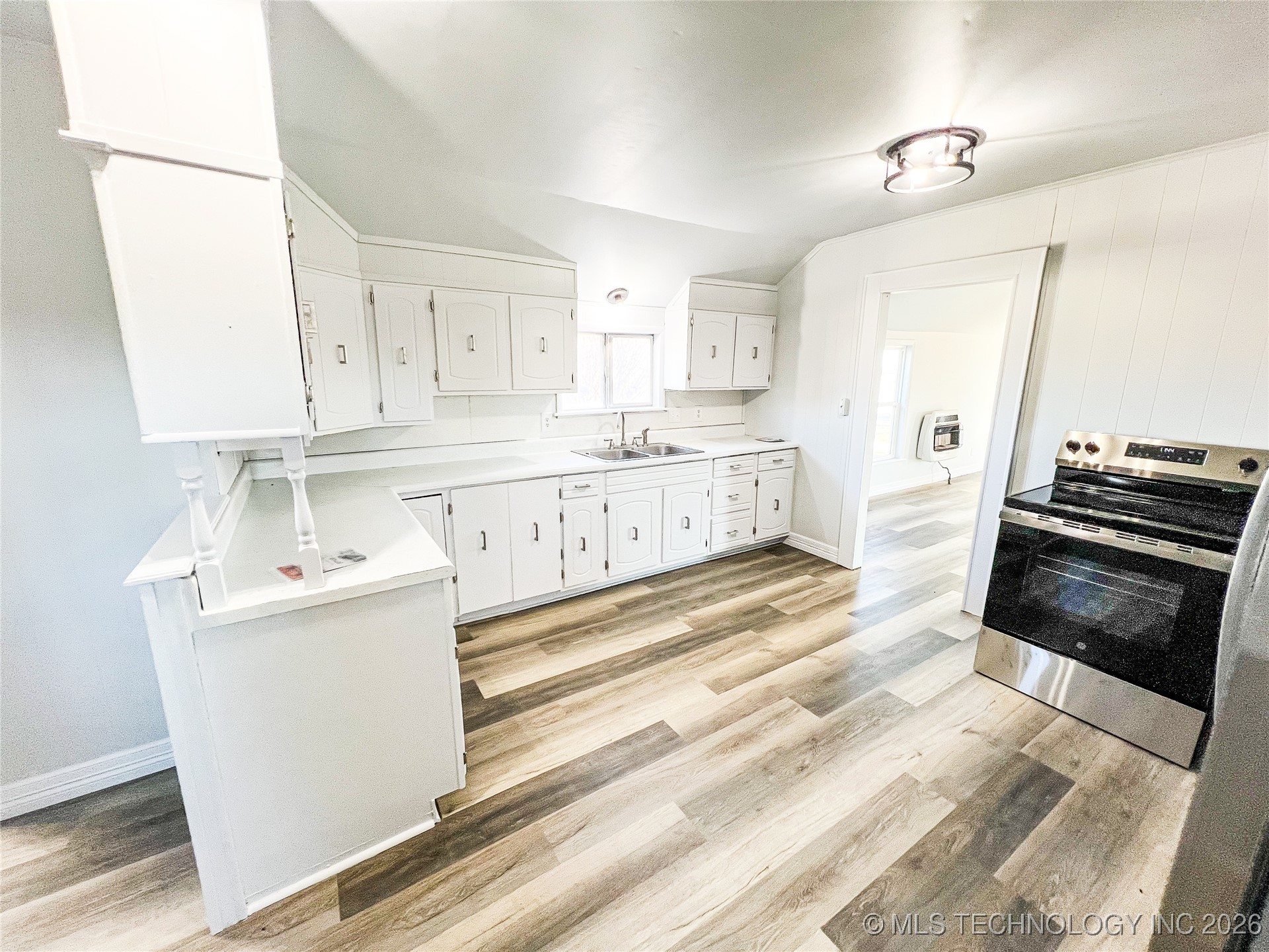 403 S Cimarron Avenue Property Photo 3