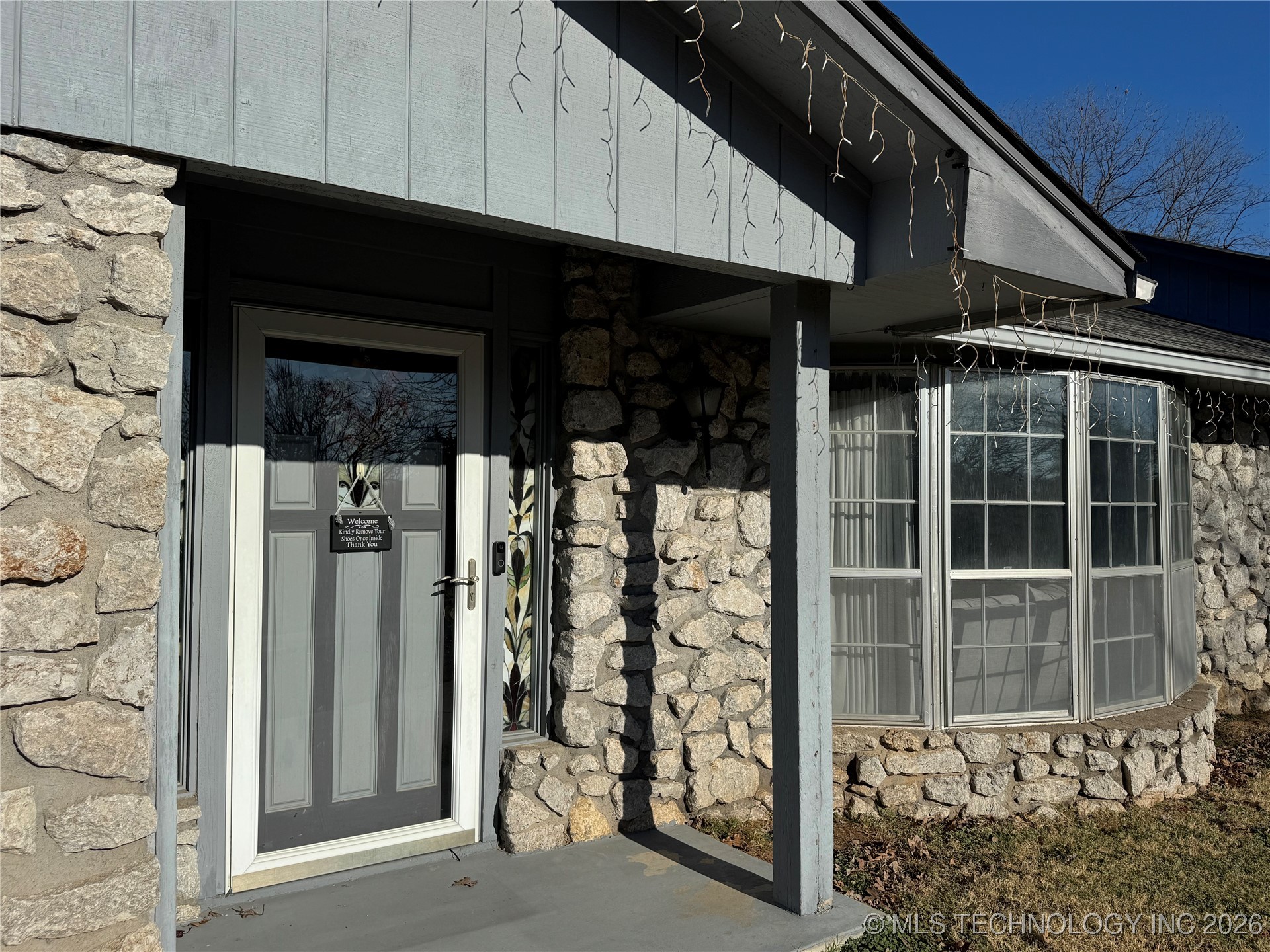 533 W Woodland Drive Property Photo 3