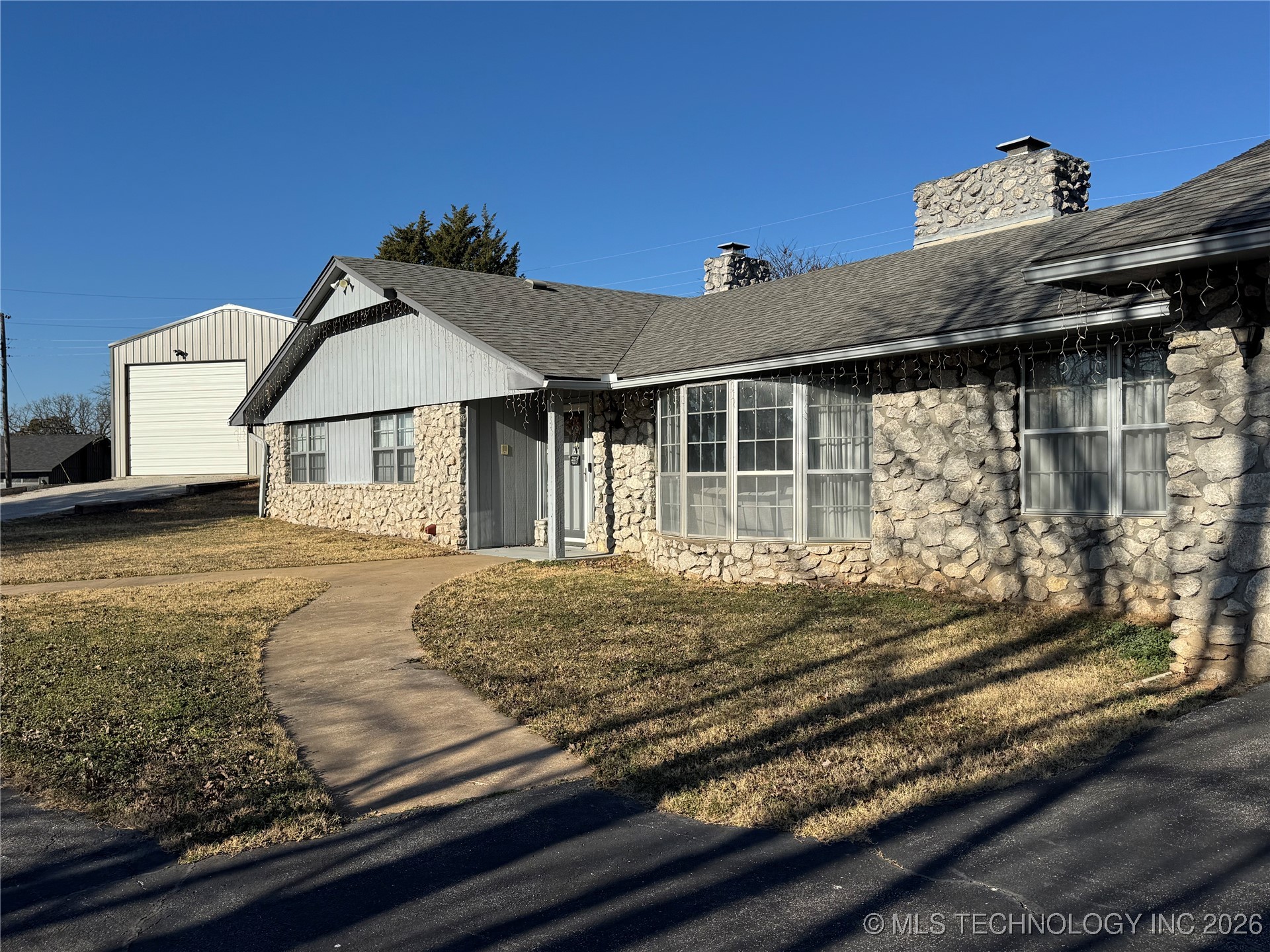 533 W Woodland Drive Property Photo 4