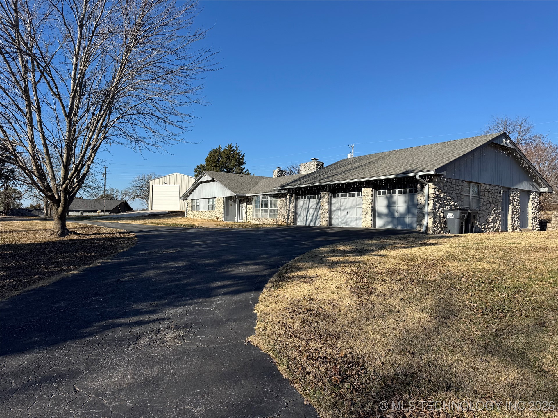 533 W Woodland Drive Property Photo 5
