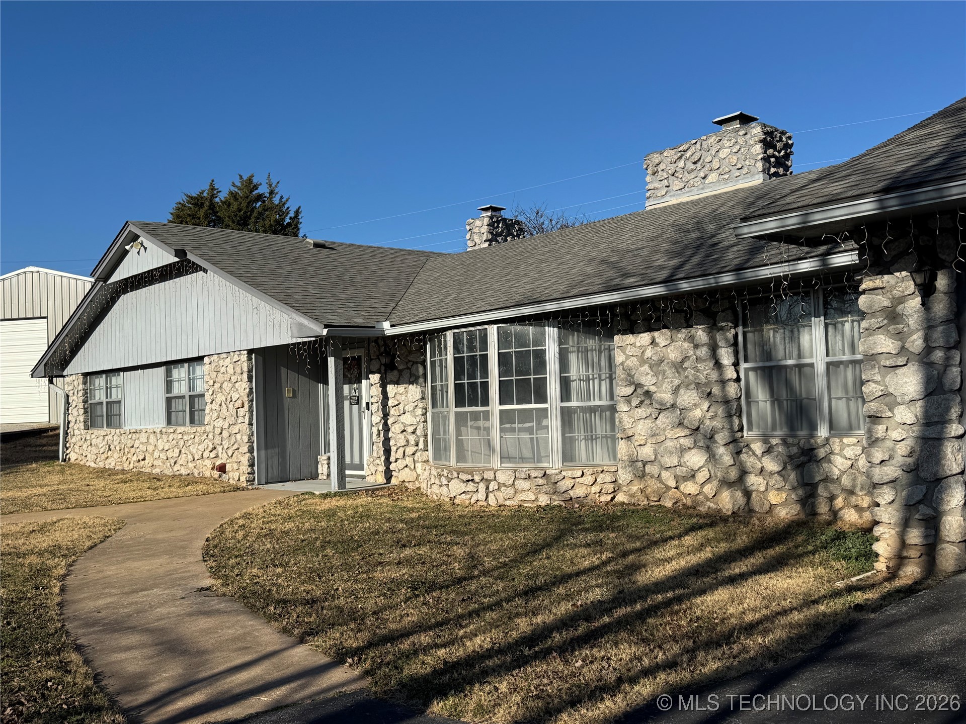 533 W Woodland Drive Property Photo 6