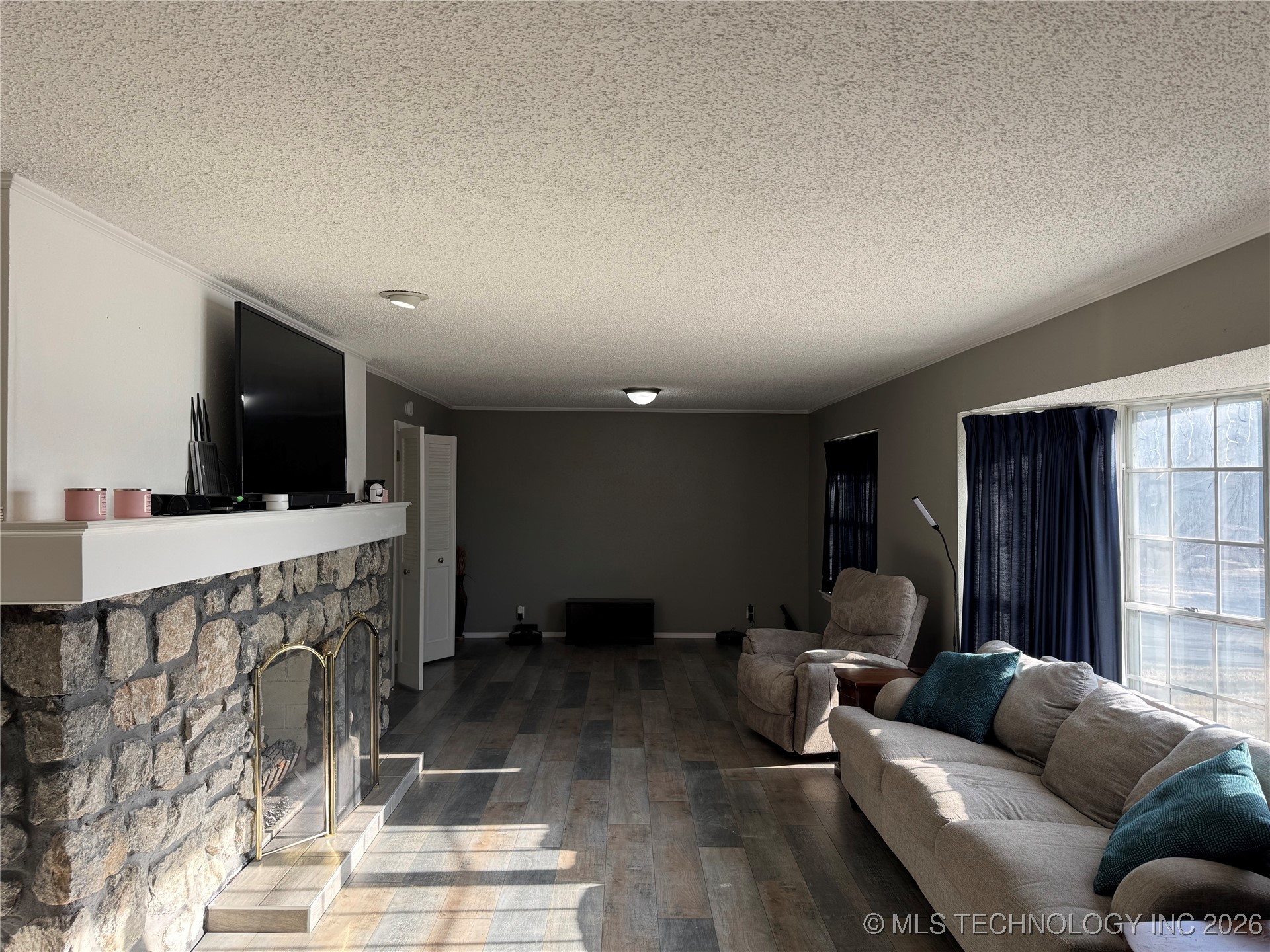 533 W Woodland Drive Property Photo 9