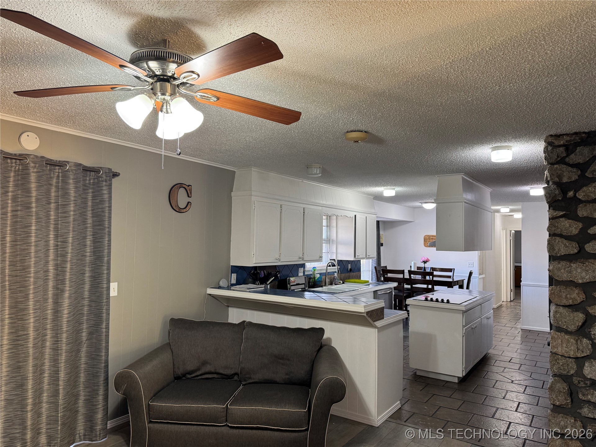 533 W Woodland Drive Property Photo 13