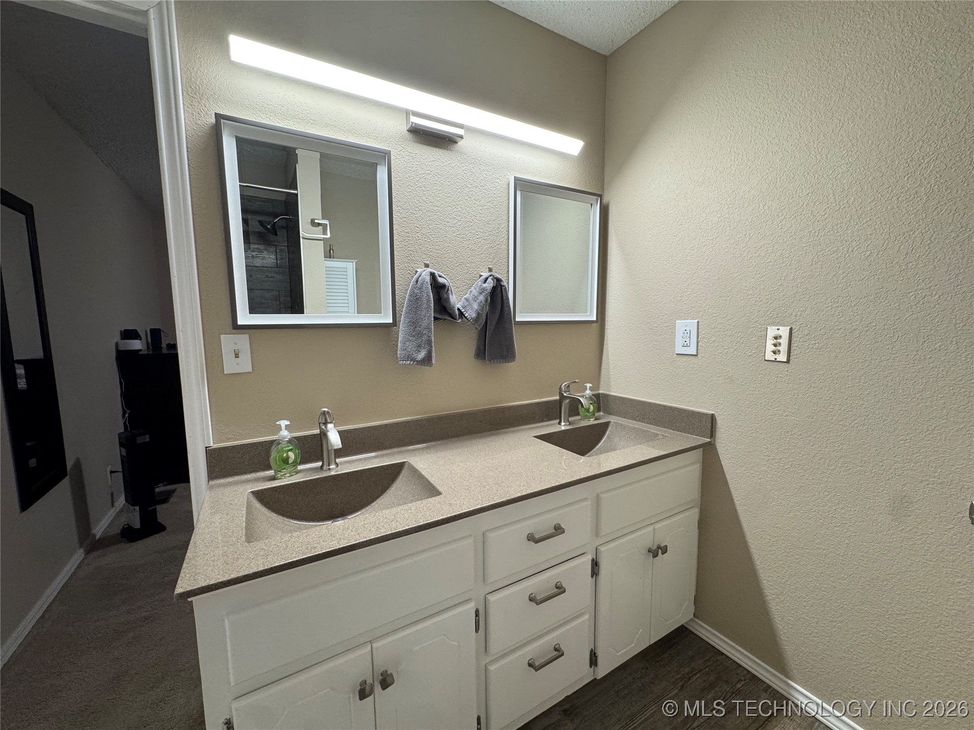 533 W Woodland Drive Property Photo 18