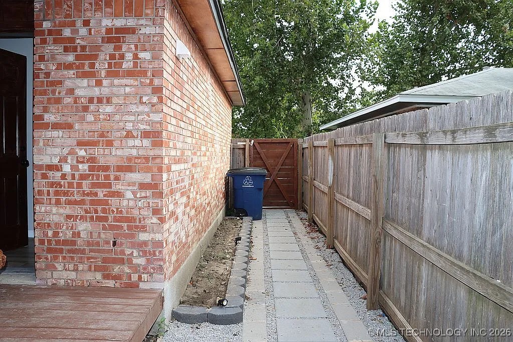 12421 E 22nd Street Property Photo 16