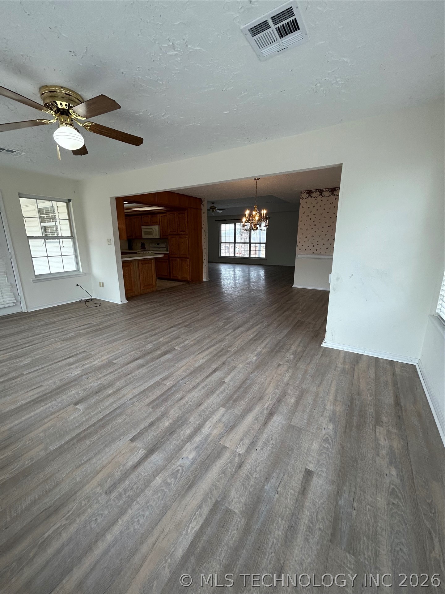 1541 W Harris Road Property Photo 8