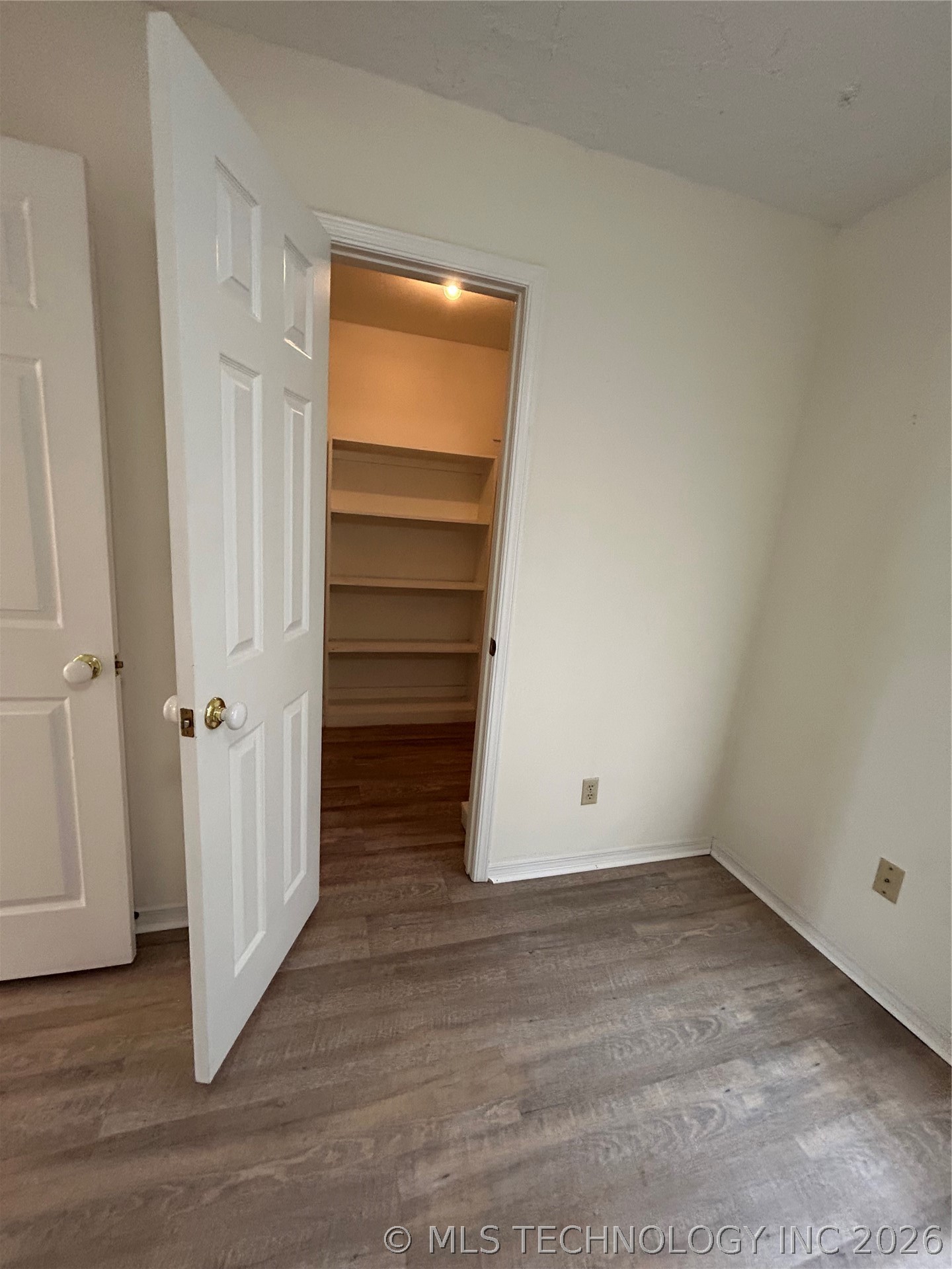 1541 W Harris Road Property Photo 11