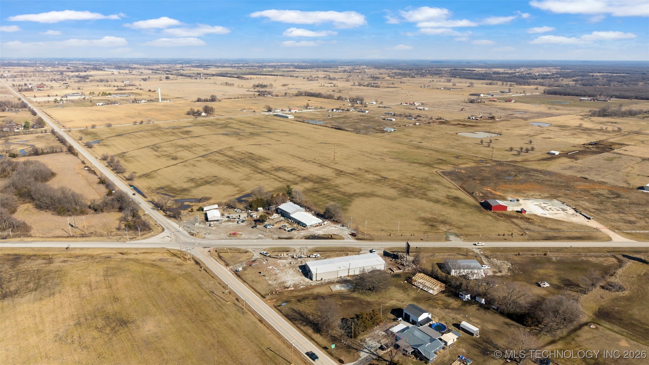57015 E Highway 59 Property Photo 10